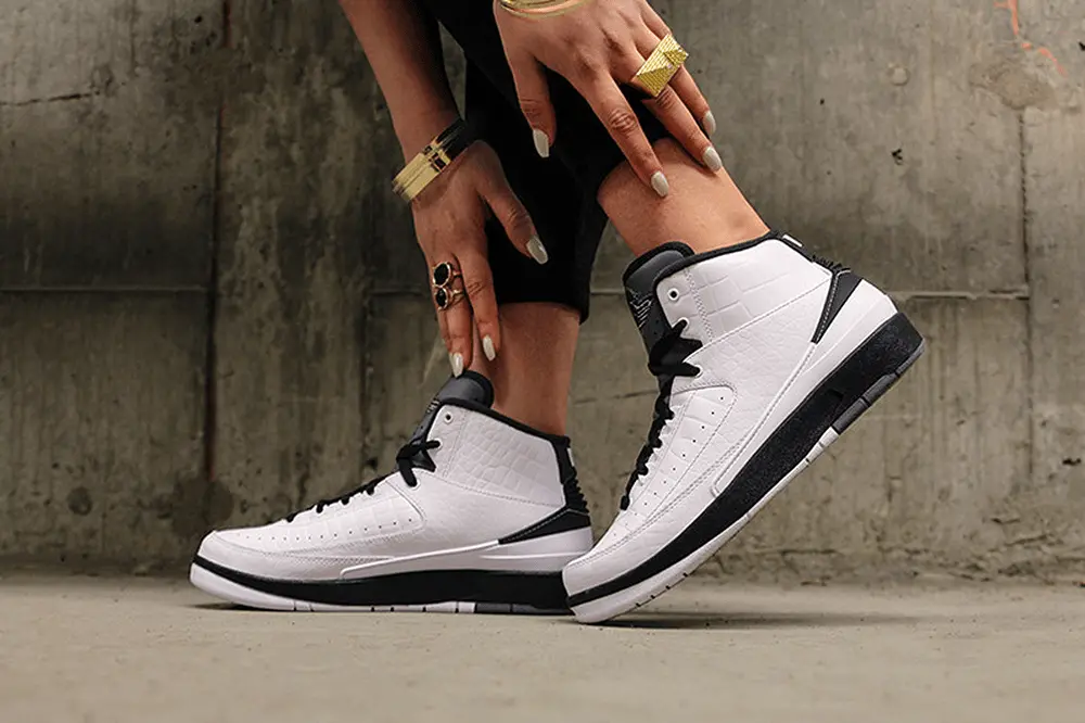 Alternative view of Giày Nike Air Jordan 2 Retro 'Wing It' 834272-103