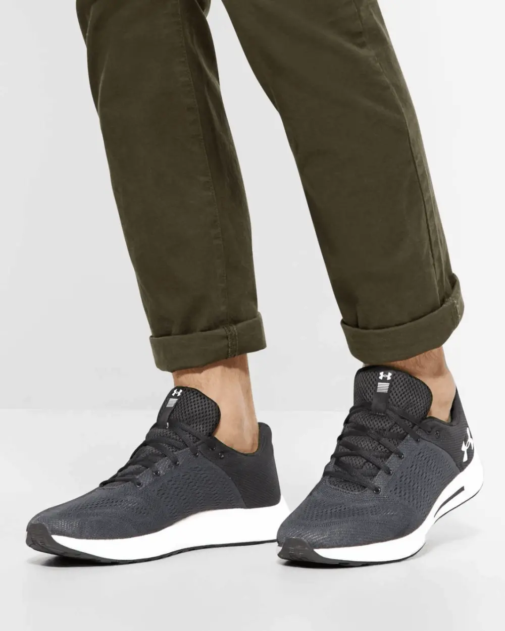 Alternative view of Giày Under Armour Micro G Pursuit 'Black and White' 3000011-102