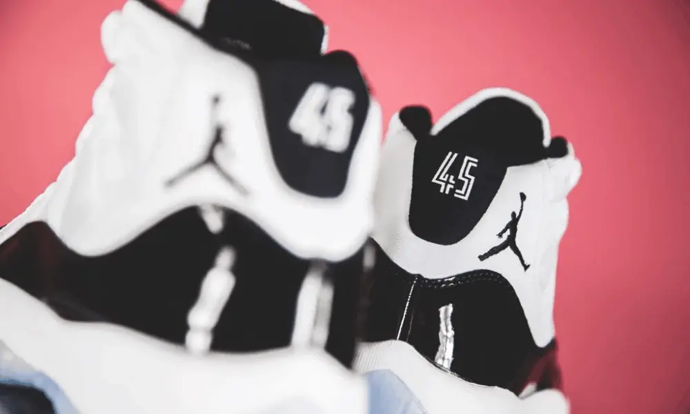 Alternative view of Giày Nike Air Jordan 11 Retro GS 'Concord' 2018 378038-100