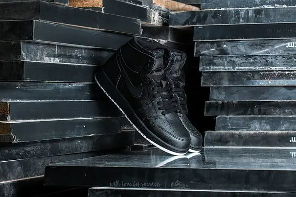 Alternative view of Giày Nike Jordan 1 Retro High OG 'Perforated' 575441-002