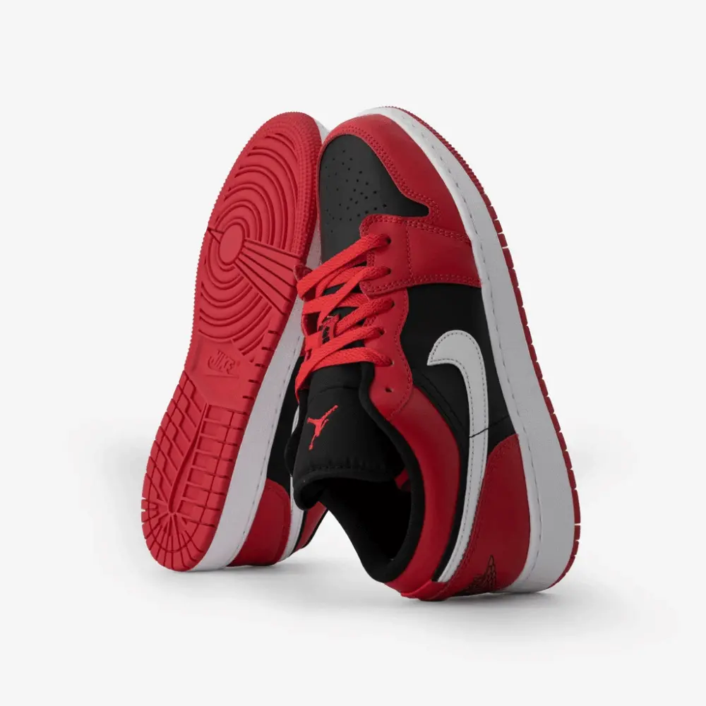 Alternative view of Giày Nike Air Jordan 1 Low GS 'Black Very Berry' 553560-061