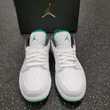 Giày Nike Air Jordan 1 Low 'White Lucky Green' 553558-129 - Ảnh 4