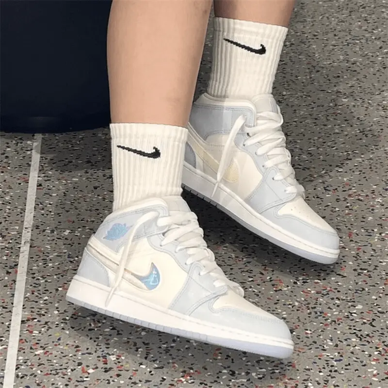 Giày Nike Air Jordan 1 Mid GS ‘Glitter Swoosh’ FQ9117-400 - Ảnh 6