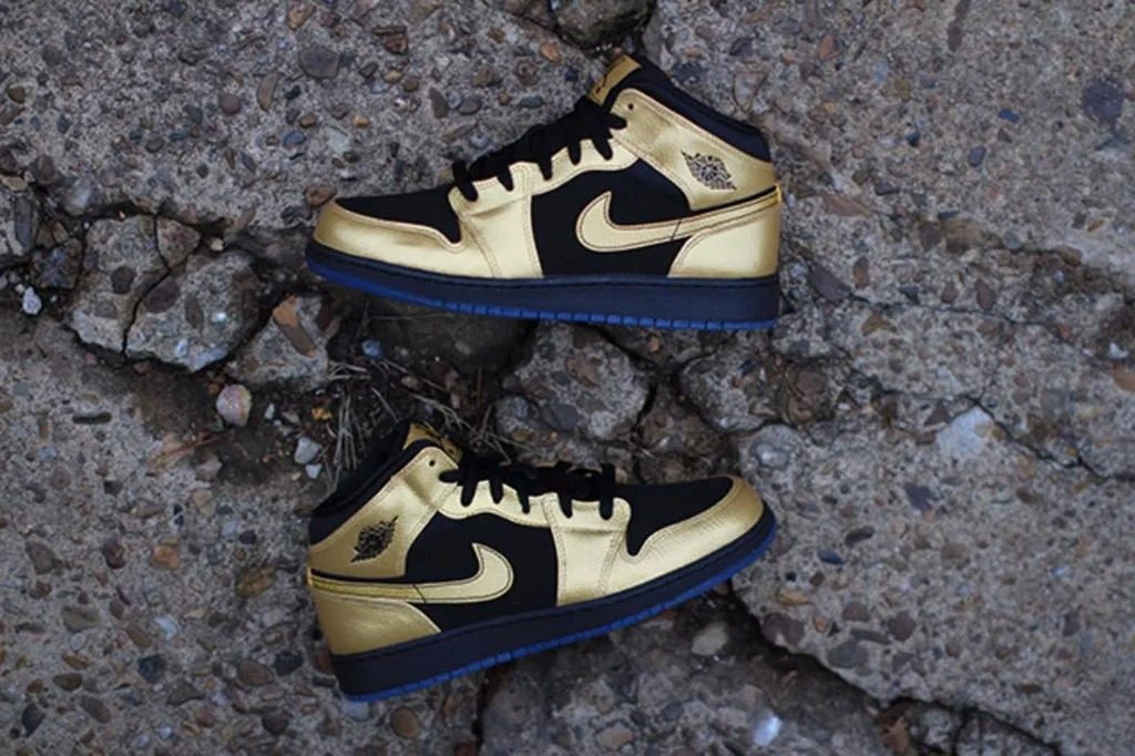 Giày Nike Air Jordan 1 Mid Metallic Gold Coin Black 555112-905 - Ảnh 4