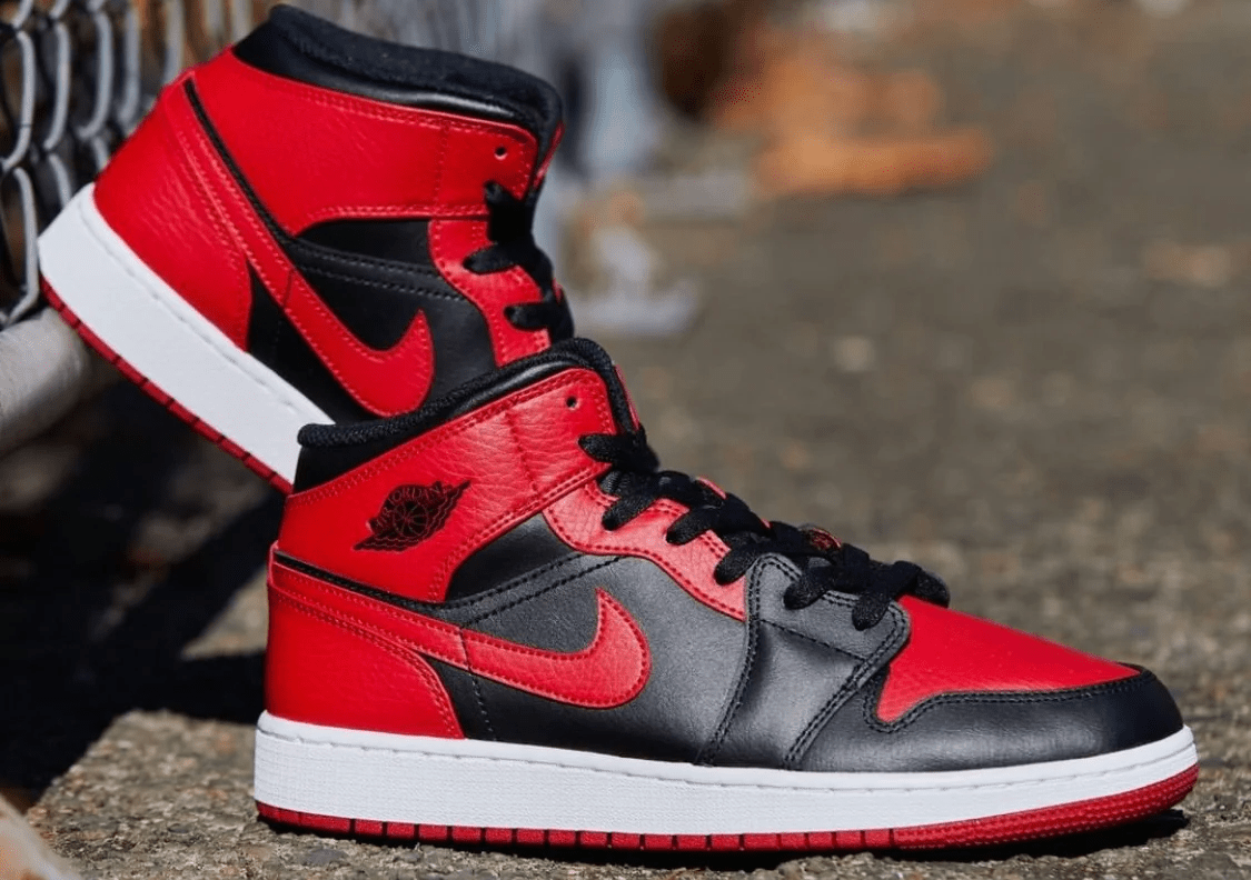 Giày Nike Air Jordan 1 Mid GS 'Banned' 554725-074 - Ảnh 6