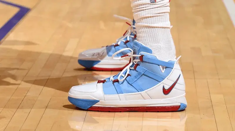 Alternative view of Giày Nike Zoom LeBron 3 'Houston Oilers' AO2434-400