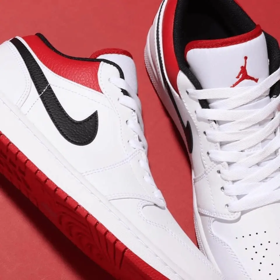 Alternative view of Giày Nike Air Jordan 1 Low GS 'White Gym Red' 553560-118