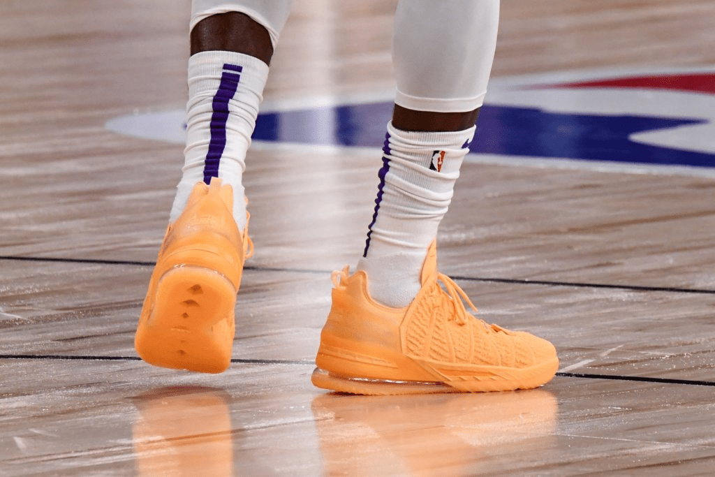 Giày Nike LeBron 18 'Sisterhood' DB8148-801 - Ảnh 3