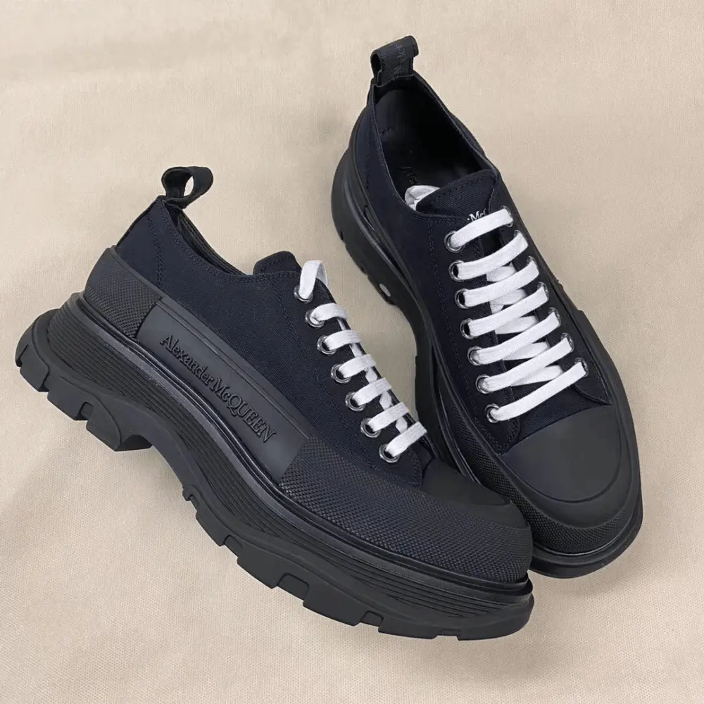 Alternative view of Giày Alexander McQueen Tread Slick Lace Up 'Triple Black' 604257-W4L32-1000