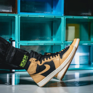 Alternative view of Giày Nike Air Jordan 1 Retro High OG ‘Heirloom’ 555088-202