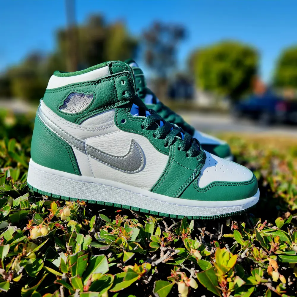 Alternative view of Giày Nike Air Jordan 1 Retro High OG GS 'Gorge Green' 575441-303