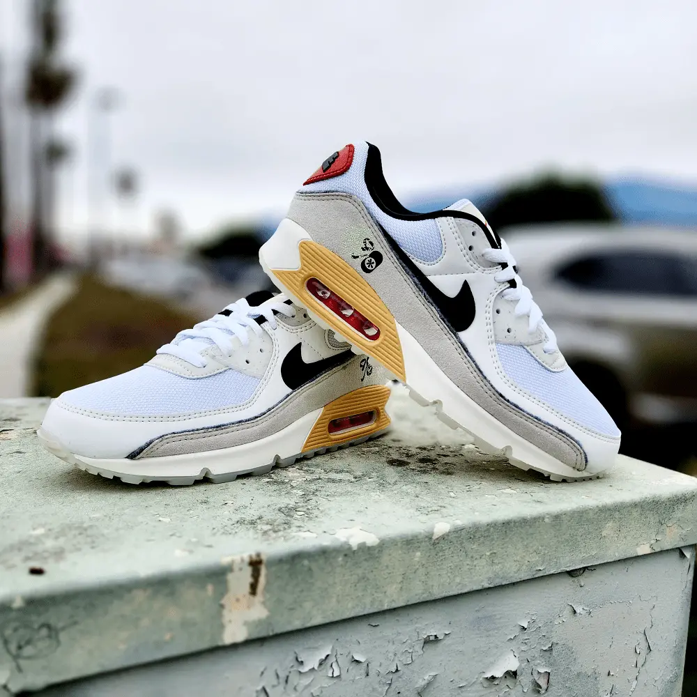 Alternative view of Giày Nike Air Max 90 SE 'Swoosh Fiber' DV3335-100