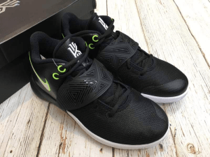 Alternative view of Giày Nike Kyrie Flytrap 3 'Black Metallic Gold' BQ3060-008