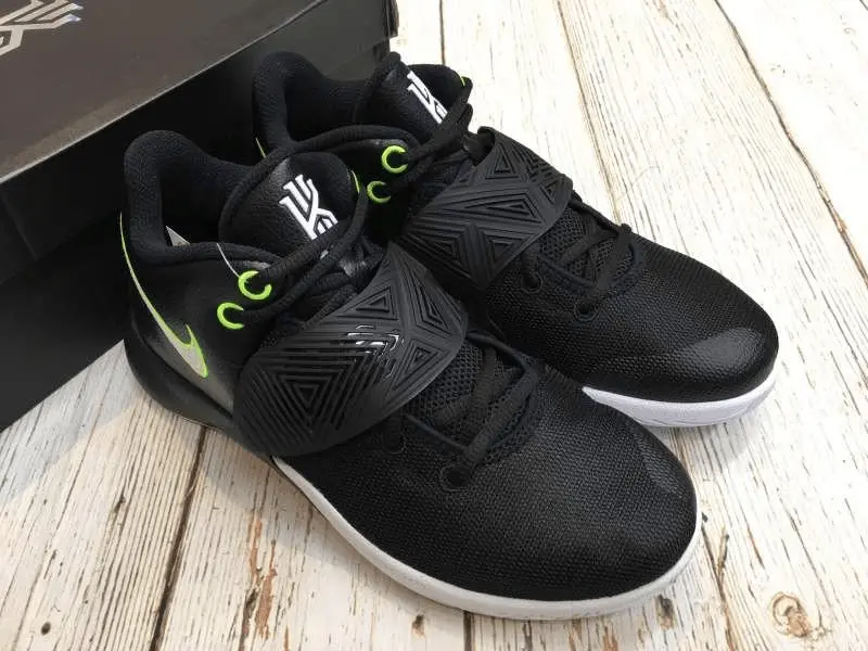 Alternative view of Giày Nike Kyrie Flytrap 3 'Black Metallic Gold' BQ3060-008