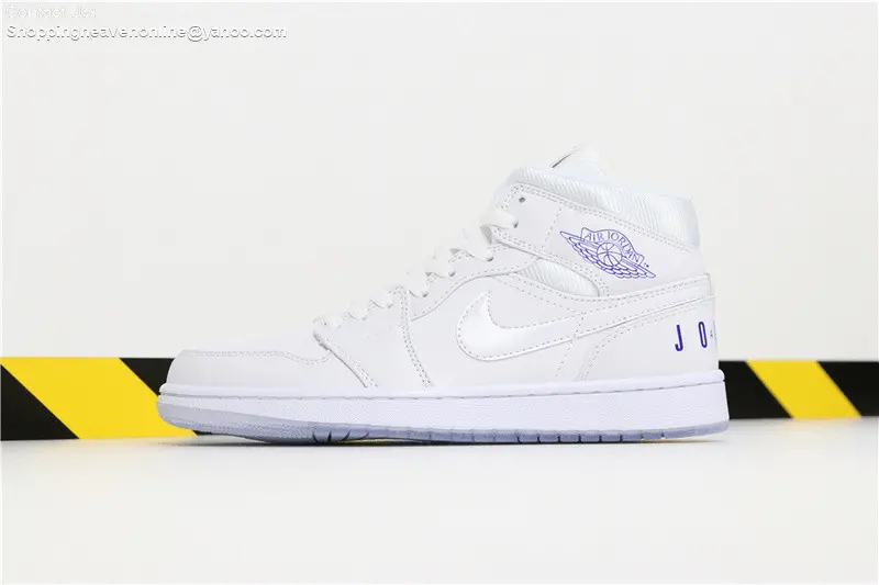Alternative view of Giày Nike Air Jordan 1 Retro Mid 'White Concord' BQ6578-100