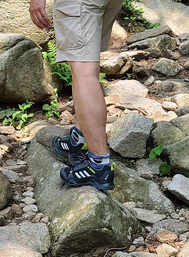 Giày Adidas Terrex AX3 GORE-TEX Hiking 'Core Black' FX4566 - Ảnh 3