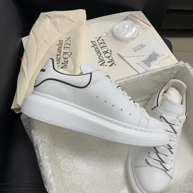 Alternative view of Giày Alexander McQueen Oversized Sneaker 'White Black' 625156-WHXMT-9074
