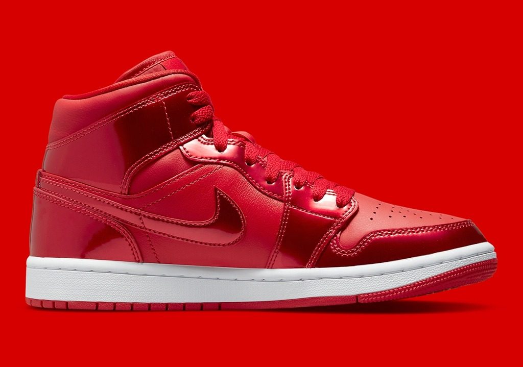 Giày Nike Air Jordan 1 Mid SE 'University Red Pomegranate' DH5894-600 - Ảnh 2