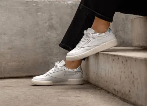 Alternative view of Giày Reebok Wmns Club C 85 'White' CN7753