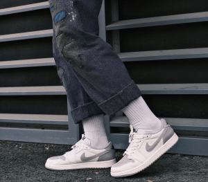 Alternative view of Giày Nike Air Jordan 1 Retro Low 'Atmosphere Grey' CZ0790-101