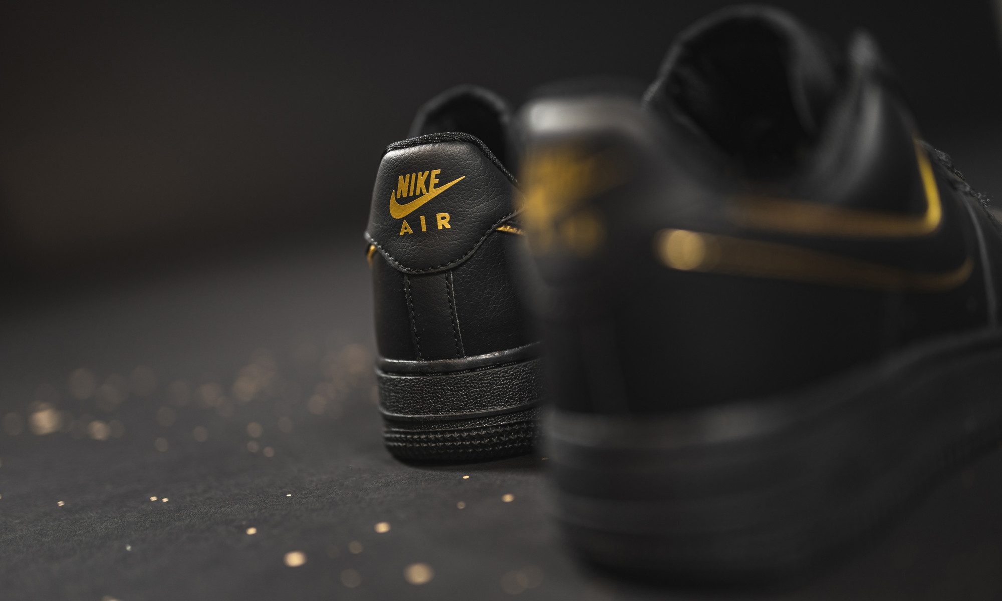 Giày Nike Air Force 1 Low '07 Essential 'Black Gold Swoosh' AQ2132-005 - Ảnh 4