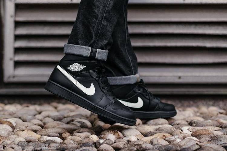 Giày Nike Air Jordan 1 Mid Black White (2018) 554724-049 - Ảnh 3