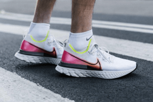 Alternative view of Giày Nike Wmns React Infinity Run 'Pink Blast' CD4372-004