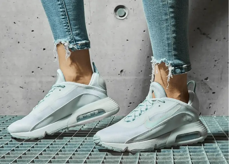 Alternative view of Giày Nike Wmns Air Max 2090 'White Barely Green' DJ3029-100