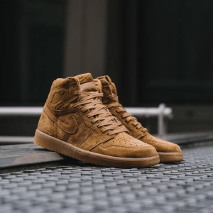 Alternative view of Giày Nike Air Jordan 1 Retro High OG 'Wheat' 555088-710