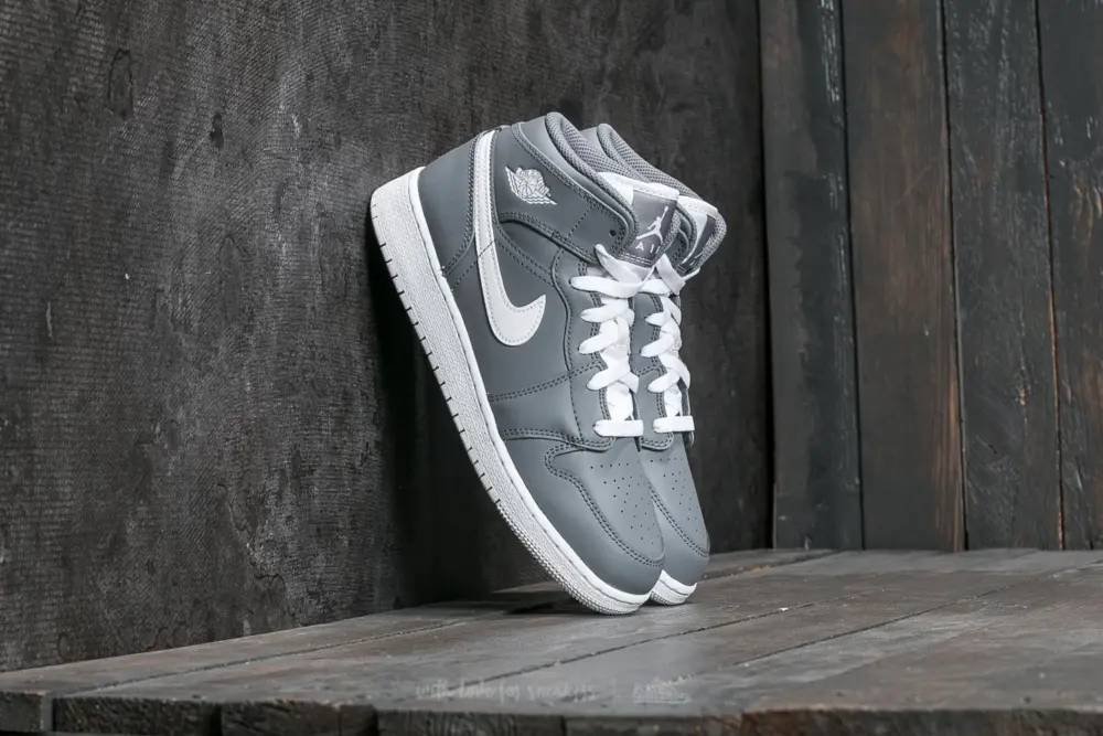 Alternative view of Giày Nike Air Jordan 1 Mid 'Cool Grey' 554724-036