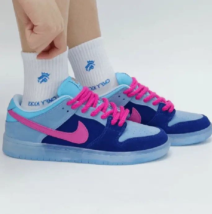 Alternative view of Giày Nike SB Dunk Low 'Run The Jewels' DO9404-400