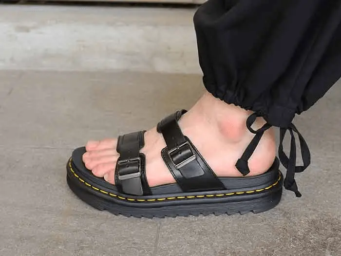 Dép Dr. Martens Myles 23523001 - Ảnh 4