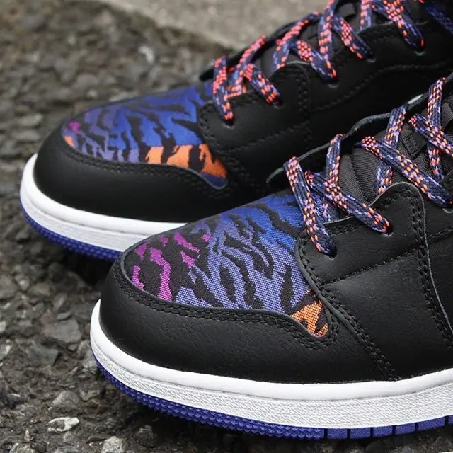 Alternative view of Giày Nike Air Jordan 1 Mid 'Tiger Print' AV5174-005