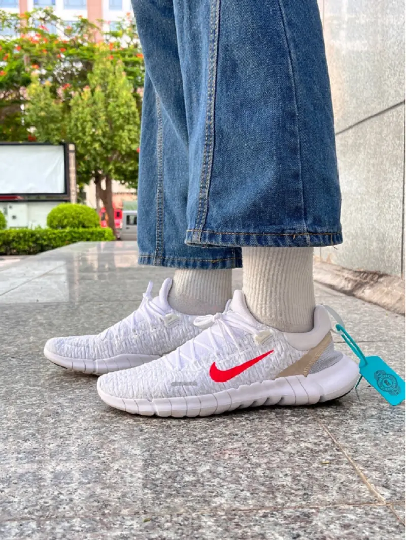 Alternative view of Giày Nike Free Run 5.0 'Next Nature White Siren Red Sanddrift' CZ1884-101