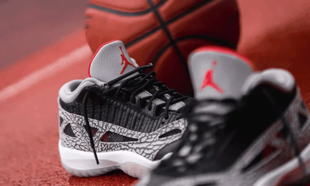 Alternative view of Giày Nike Air Jordan 11 Low Retro IE 'Black Cement' 919712-006