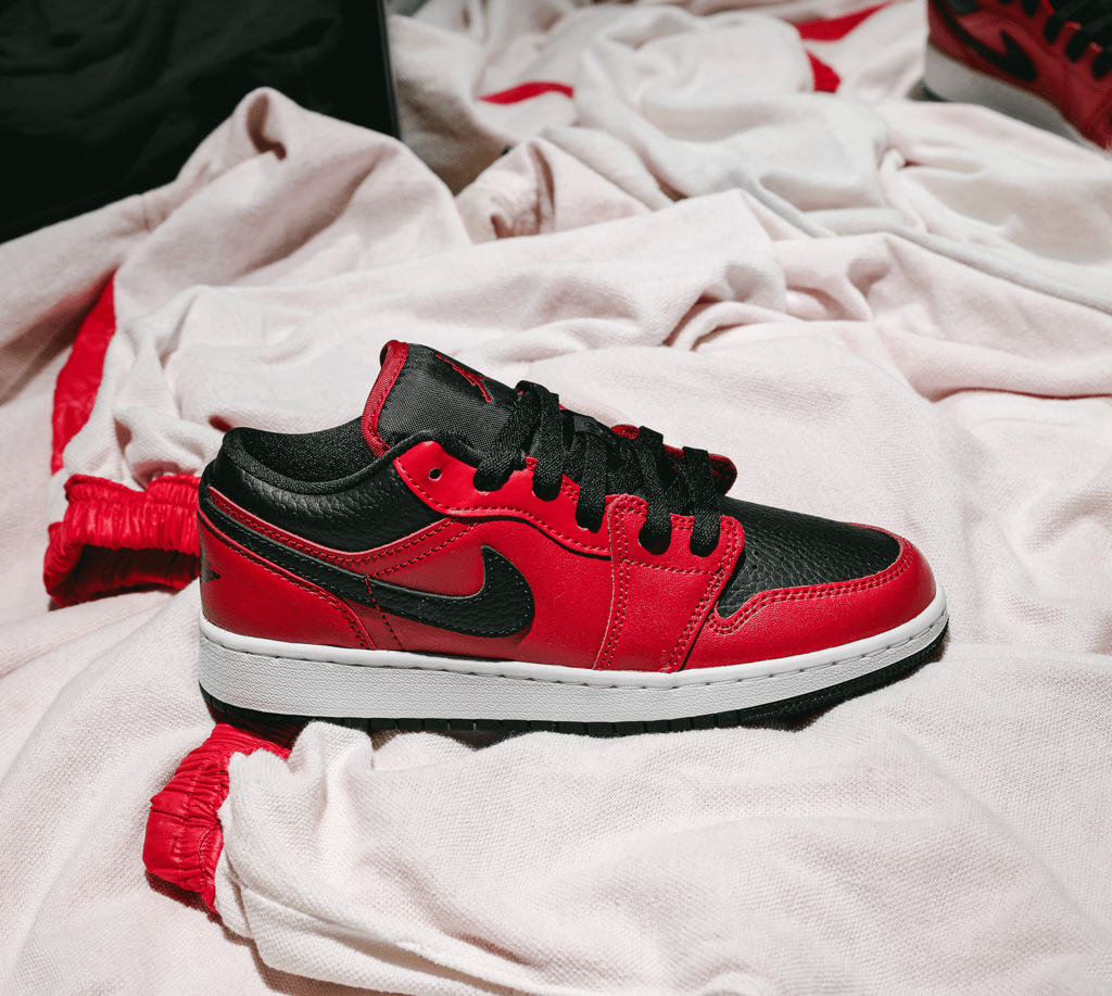 Giày Nike Air Jordan 1 Low GS 'Reverse Bred' 553560-605 - Ảnh 12