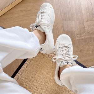Alternative view of Giày Adidas Superstar 'Cloud White Metallic Gold' GW4441
