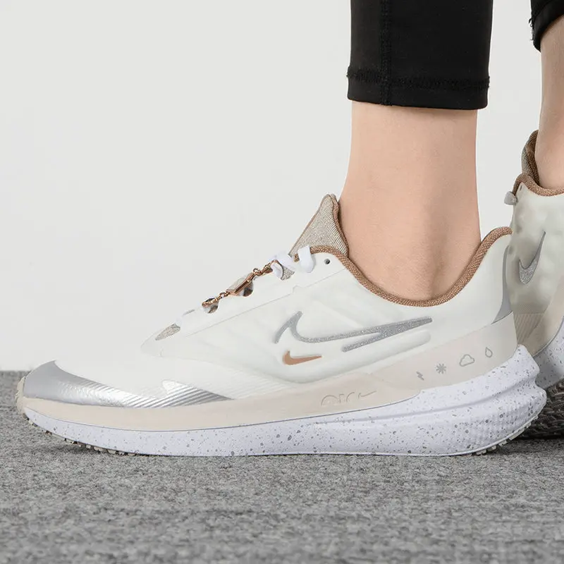 Alternative view of Giày Nike Wmns Air Winflo 9 Shield 'Bling' FB1863-101