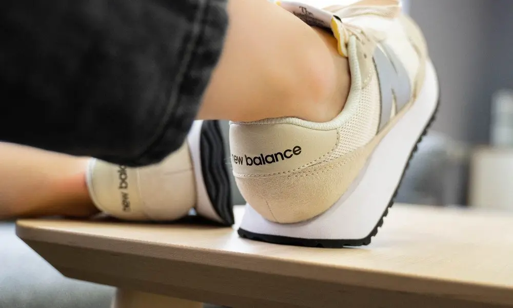 Alternative view of Giày New Balance Wmns 237 'Sea Salt Silver Metallic' WS237CB