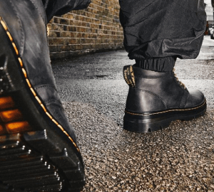 Alternative view of Giày Dr. Martens Bonny Leather 'Black Wyoming' 26793001