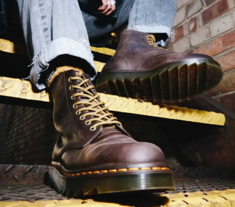 Alternative view of Giày Dr.Martens 1460 Pascal Ziggy Leather 'Dark Brown' 26924207