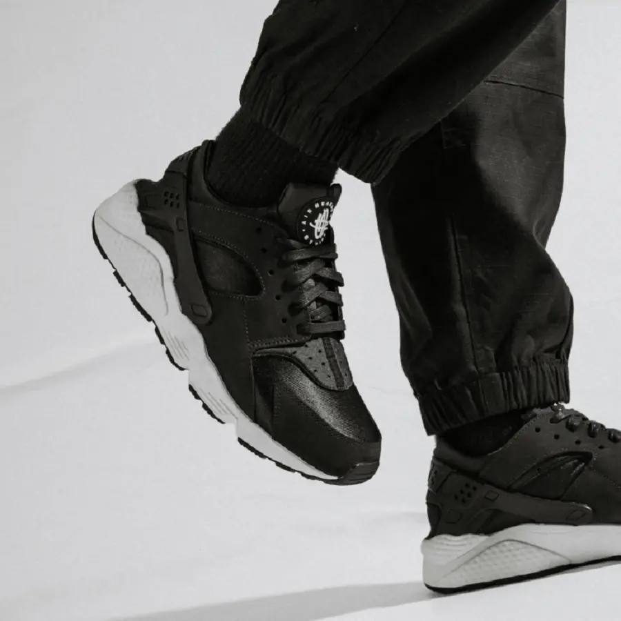 Alternative view of Giày Nike Air Huarache ‘Off Noir’ DQ8572-001