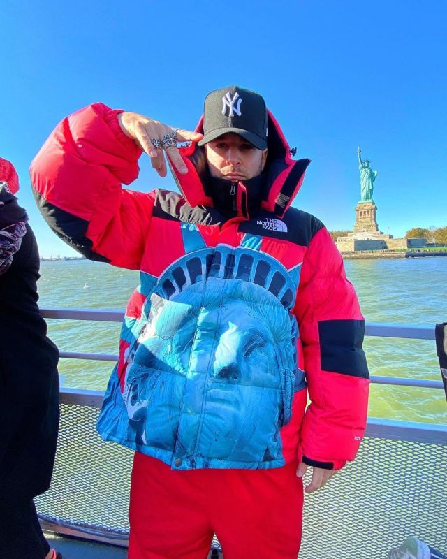 Áo Supreme TNF Liberty Statue Nuptse Jacket 'Red' - Ảnh 4