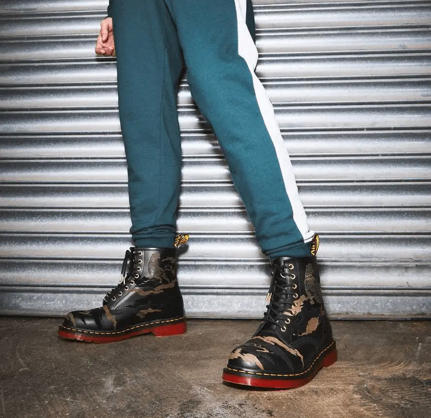 Alternative view of Giày Dr. Martens 1460 Year of The Tiger Leather Lace Up Boots 27268001