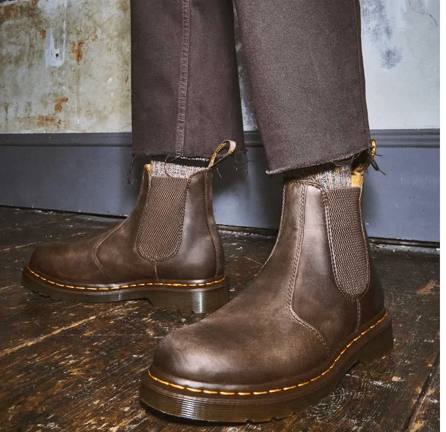 Alternative view of Giày Dr Martens 2976 Yellow Stitch Crazy Horse Leather Chelsea Boots 27486201