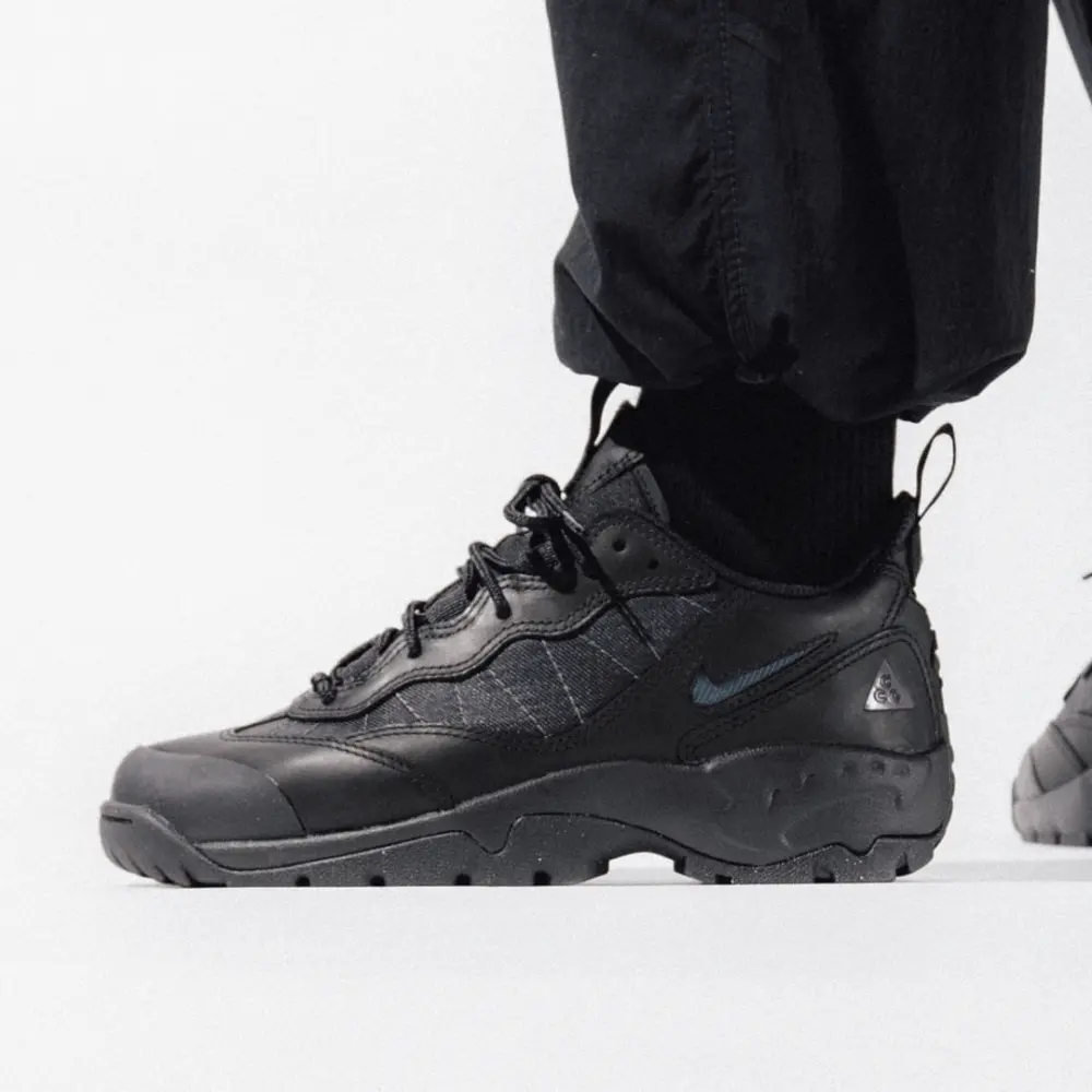Alternative view of Giày Nike ACG Air Mada Low 'Triple Black' DM3004-002