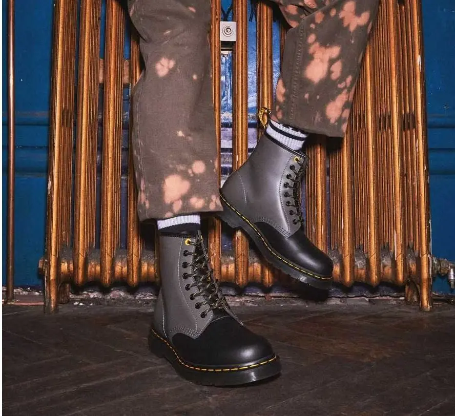 Alternative view of Giày Dr. Martens 1460 Smooth Clash Leather Lace Up Boots 27538001