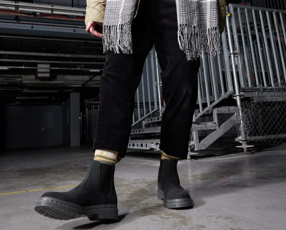 Alternative view of Giày Dr.Martens 2976 Nubuck 'Black' 27674001