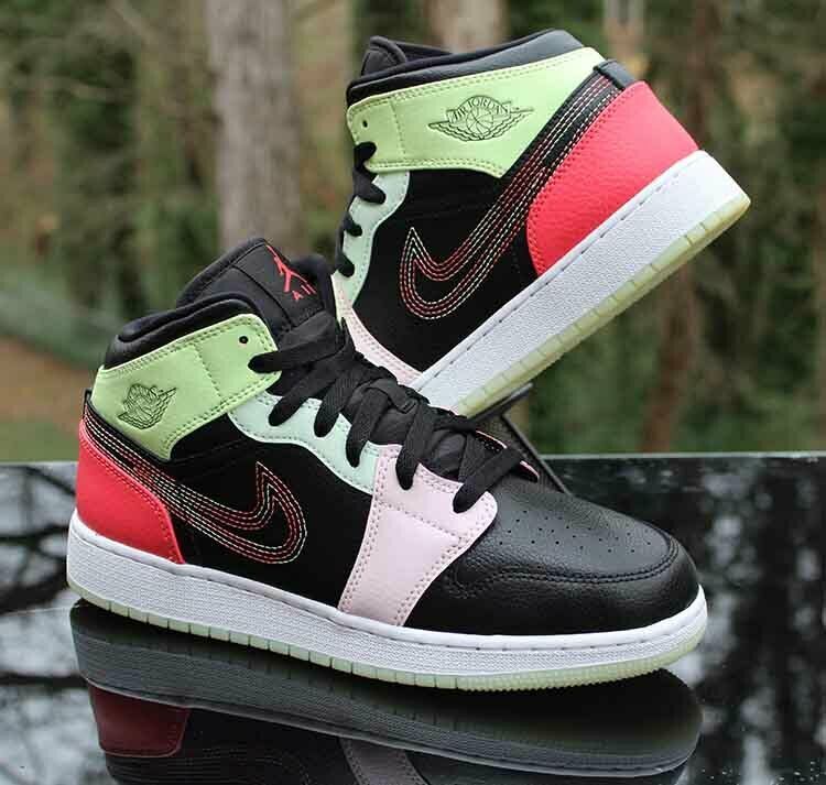 Giày Nike Air Jordan 1 Mid SE 'Glow In The Dark' AV5174-076 - Ảnh 3