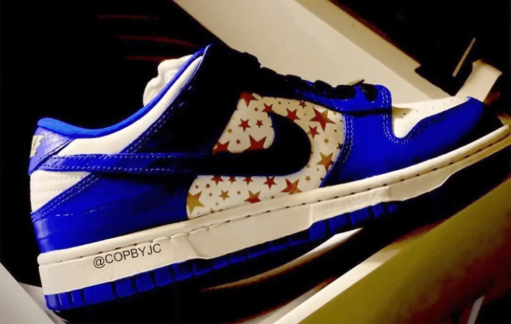 Alternative view of Giày Nike Supreme x Dunk Low OG SB QS 'Hyper Royal' DH3228-100